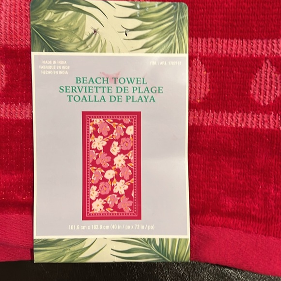 Extra Large Beach Tower, soft and gorgeous - Picture 8 of 8